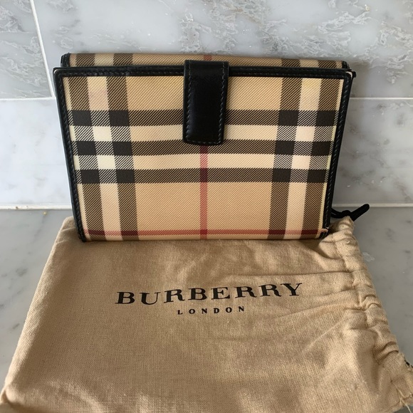 Burberry
Plaid Print Compact Wallet - Picture 1 of 10
